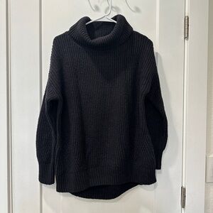 Old Navy Loose Turtle Neck Sweater - Women’s size medium